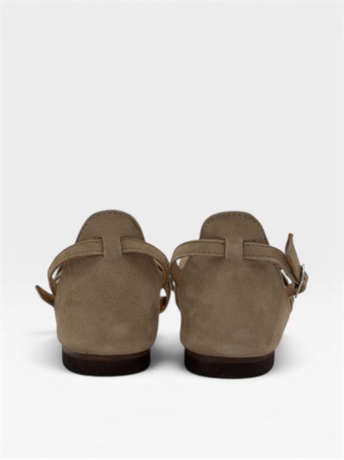 Sandali flat con applicazione floreale in suede IL LACCIO | G10CAMOSCIOTERRA